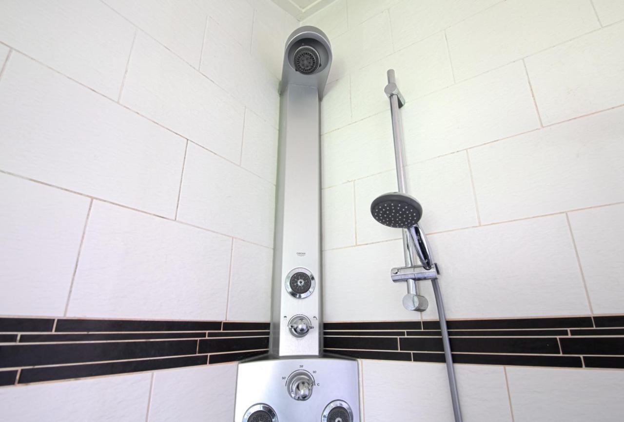 Luxus Familienvilla Mit Jacuzzi & Sauna Tzummarum ภายนอก รูปภาพ